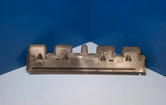 Audi Q7 4M Radiator mount bracket 4M0121286