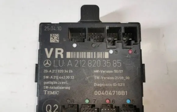 Mercedes-Benz C W204 Other control units/modules A2128203585 8203426 00404718B1