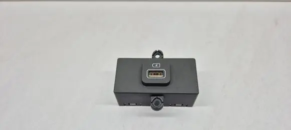 Hyundai Santa Fe USB socket connector 10R0511122