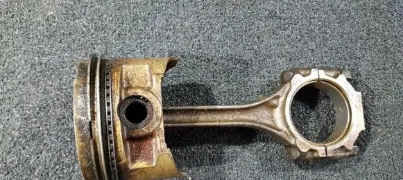 Mitsubishi Galant Piston with connecting rod