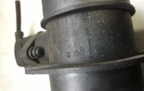 Volkswagen Golf V Mass air flow meter 0281002461