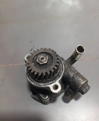 Mitsubishi Pajero Power steering pump 305012