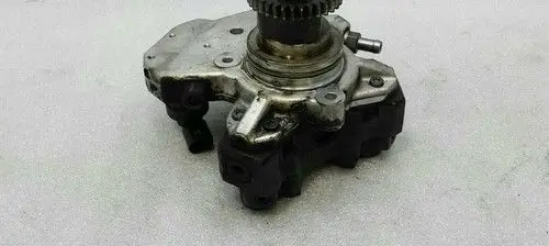 Mercedes-Benz E W212 Mechanical fuel pump A6420104345