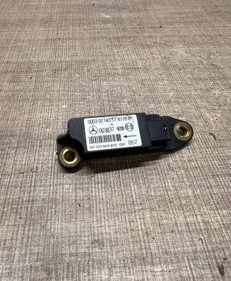 Mercedes-Benz C W204 Airbag deployment crash/impact sensor 0018204426 003837