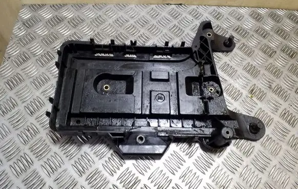 Volkswagen Eos Battery tray 1K0915333H