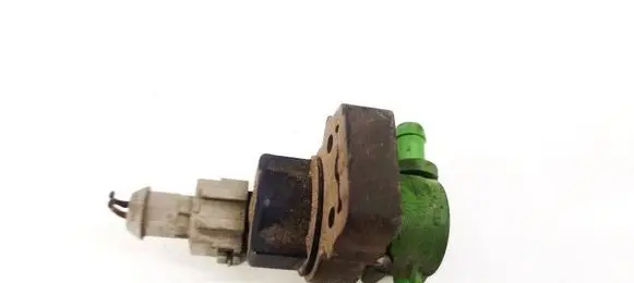 Mercedes-Benz C W203 Valve vacuum 0004703293