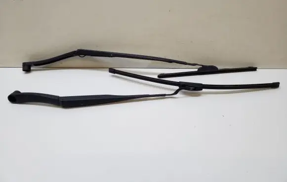 Hyundai i40 Front wiper blade arm V02R V02L