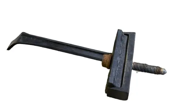 Battery bracket