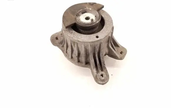 Mercedes-Benz C W205 Engine mount bracket 2052406717 A2052406717