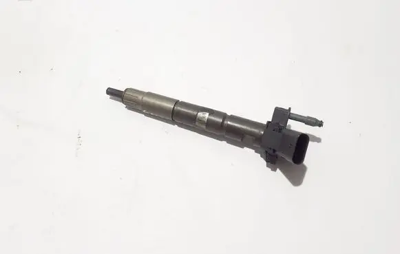 BMW 5 G30 G31 G38 Fuel injector 8599210
