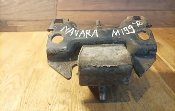 Nissan Navara D40 Engine mount bracket