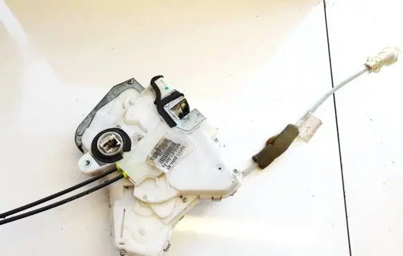 Honda CR-V Front door lock 72111swae1 72111-swa-e1