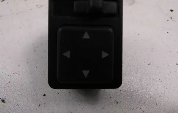 Toyota Avensis T220 Wing mirror switch 81870-05020
