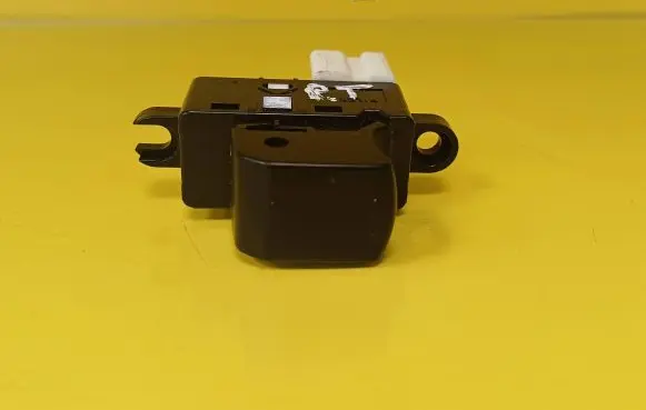 Nissan Cube Z11 Electric window control switch