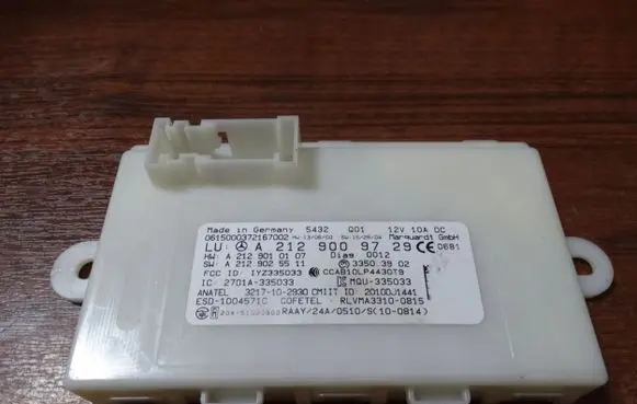 Mercedes-Benz Vito Viano W638 Trunk lid opening control unit A2129009729