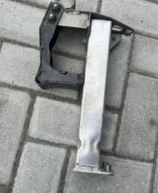 Audi A8 S8 D4 4H Front bumper mounting bracket 4H0806064E