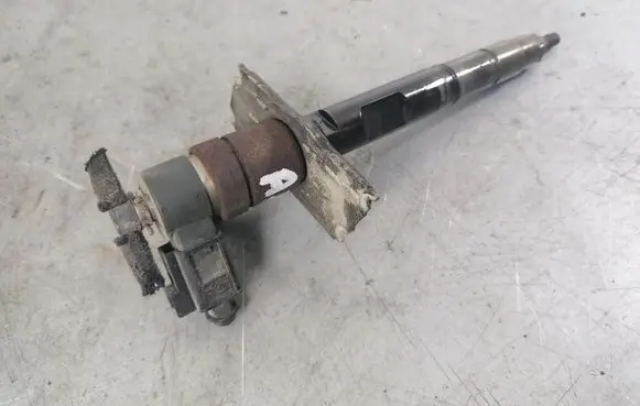 Audi A8 S8 D3 4E Fuel injector 057130277M