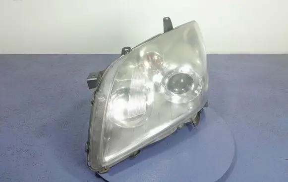 Toyota Avensis Verso Headlight/headlamp 20-B738
