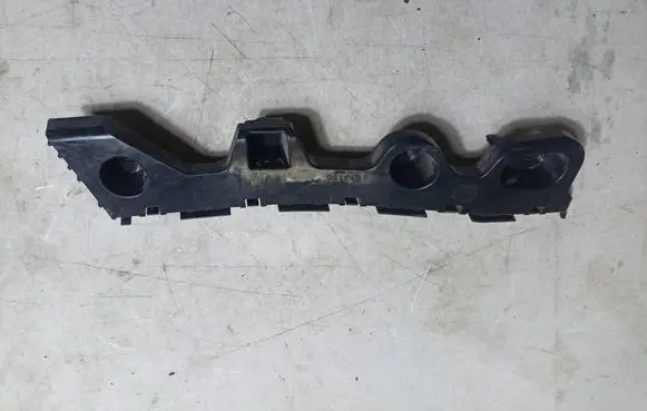 Rear bumper mounting bracket