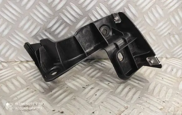 Rear bumper mounting bracket