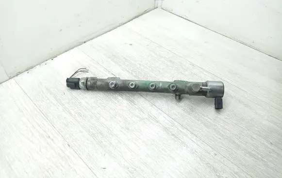 Mercedes-Benz C W205 Fuel main line pipe A6510700495 9307z522a00 9307z521a