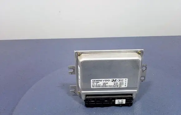 KIA Sportage Engine control unit/module ECU 39103-23070
