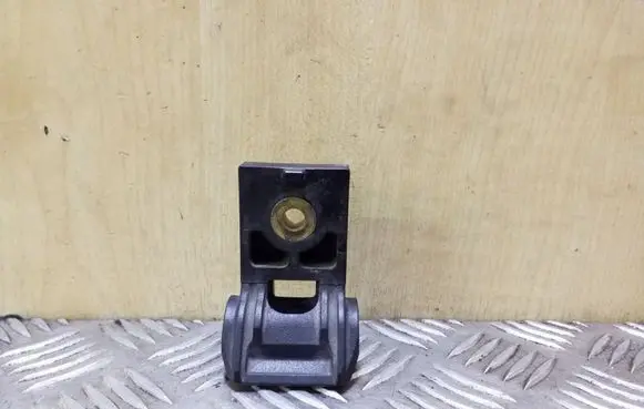Radiator mount bracket