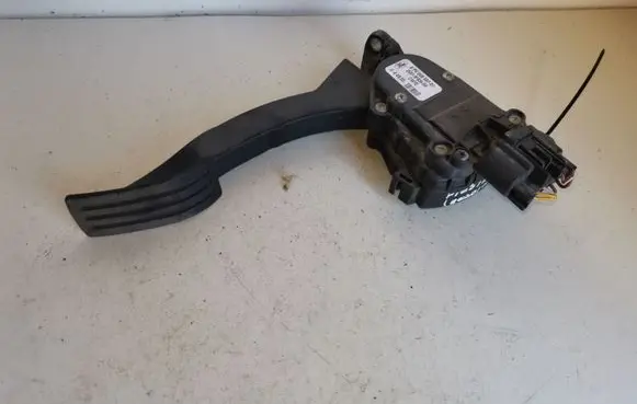 Ford Fusion Accelerator throttle pedal 2S619F836BA
