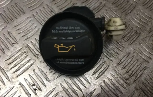 Volkswagen PASSAT B5.5 Oil filler cap 