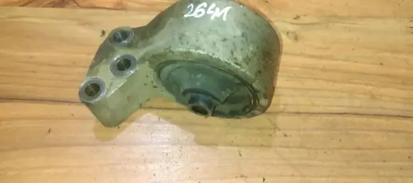 Mitsubishi Carisma Engine mount bracket
