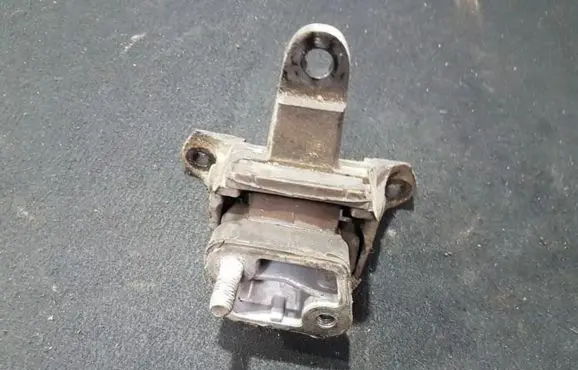 Ford Mondeo MK II Engine mount bracket 93bb6p079cf