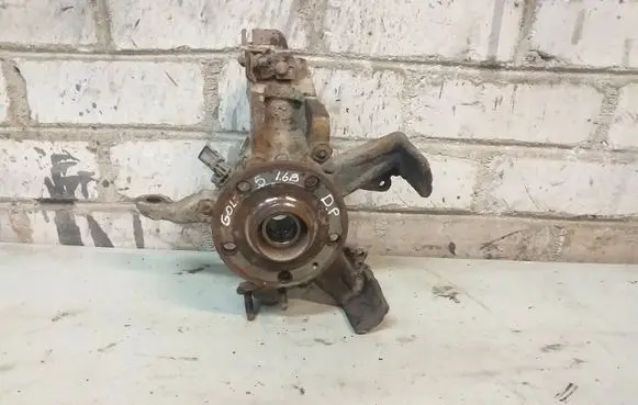 Volkswagen Golf V Front wheel hub