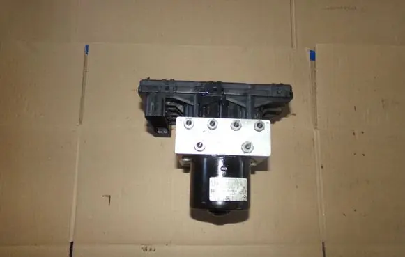Mercedes-Benz C W203 ABS Pump 203545632