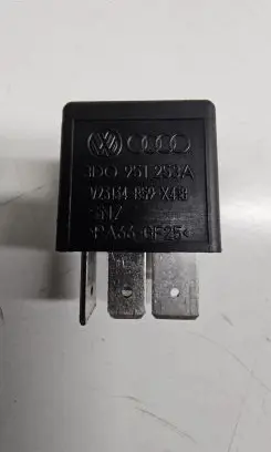 Volkswagen PASSAT B6 Other relay