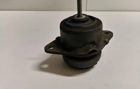 Ford Mustang V Engine mount bracket