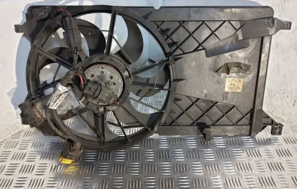 Ford Focus Radiator cooling fan shroud 3136613305