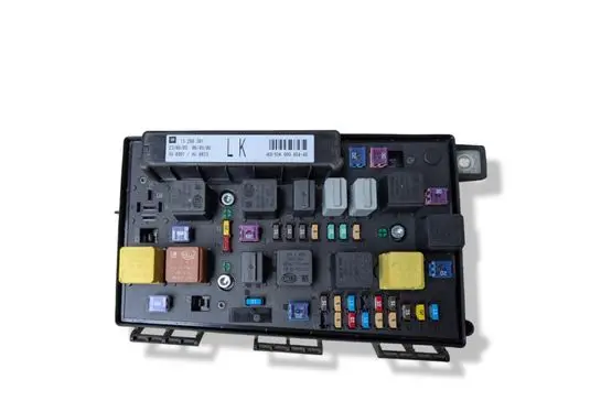 Opel Astra H Fuse module 5DK00946440 13268301