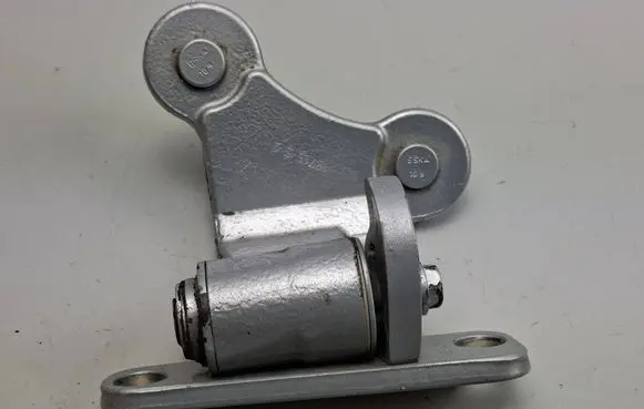 Mercedes-Benz E W212 Rear door lower hinge A047058