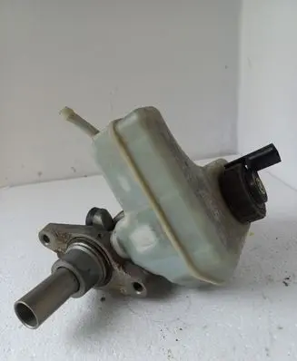 Brake fluid reservoir