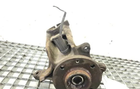 Peugeot 208 Front wheel hub spindle knuckle