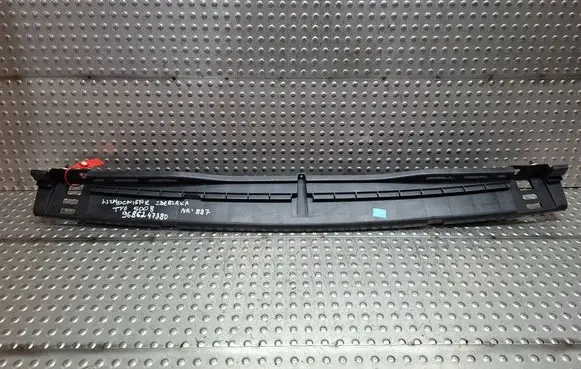 Rear bumper mounting bracket
