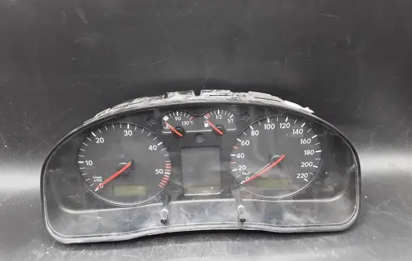 Volkswagen PASSAT B5 Speedometer (instrument cluster) 3B0919881P 110008794