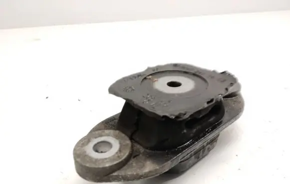 Mercedes-Benz Vito Viano W447 Engine mount bracket A4472411413
