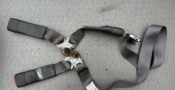 Jeep Cherokee XJ Middle seatbelt (rear) 5FG50LAZAB 5FT53LAZAC