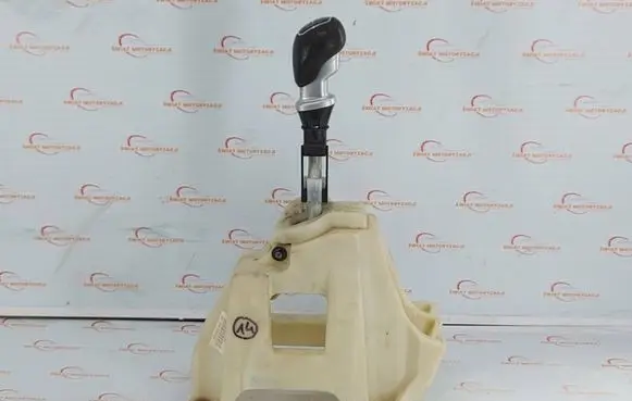 KIA Sportage Gear shifter/selector 437003U810