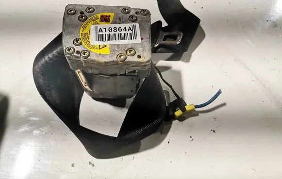 Audi A6 S6 C5 4B Middle seatbelt (rear) 