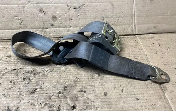Audi A6 S6 C4 4A Rear seatbelt 0566091400 170501