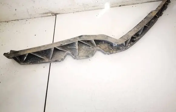 Front bumper mounting bracket