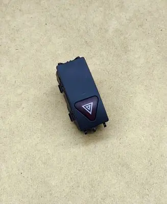 Mercedes-Benz E W212 Hazard light switch 2129052600 0925000815 33692812