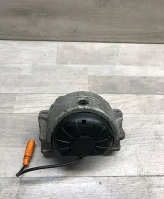 Engine mount bracket
